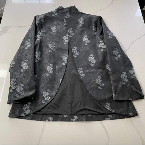 NWT Towowge Grey and Silver Floral Jacquard Longline Blazer, Size Large - Picture 2 of 8